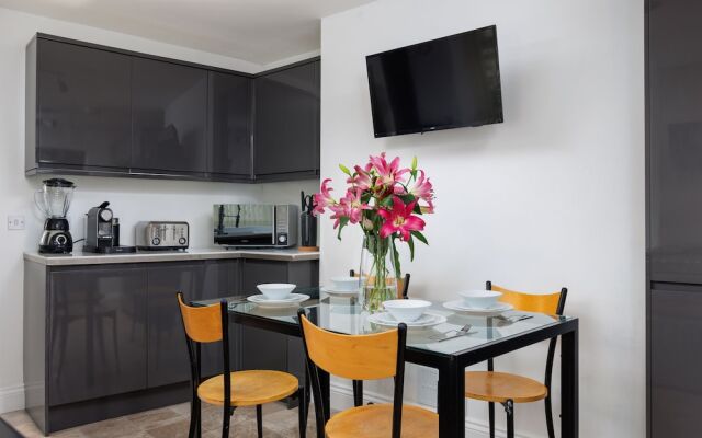 Luxurious 4 Bed House - Sleeps 8