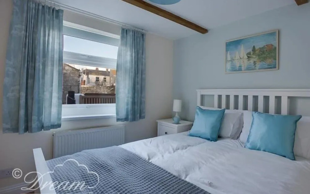 Ammonite Cottage, Portland