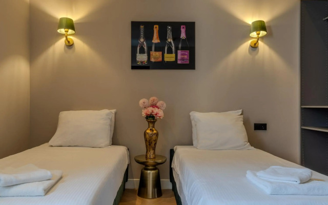 Hotel 83