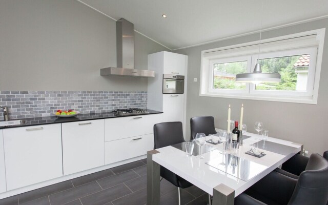 Light Bungalow With Dishwasher, Near Maastricht