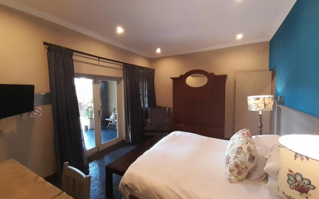 Shangri-La Country Hotel