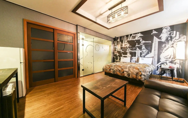 Q Hotel
