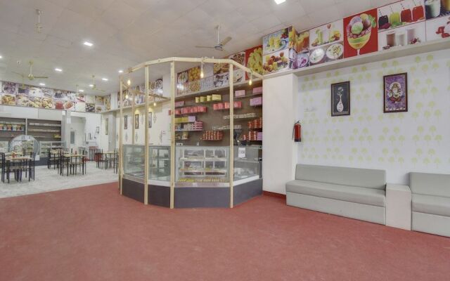 Oyo 43607 Ati They Hotel & Restaurant