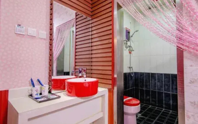 Daqing Zhichingchun Holiday Hotel (Baicheng Railway Station)