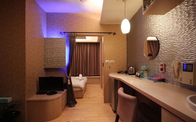85 Childhood Suite