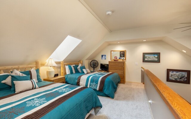 2130 The Pines 1 Bedroom Condo by RedAwning