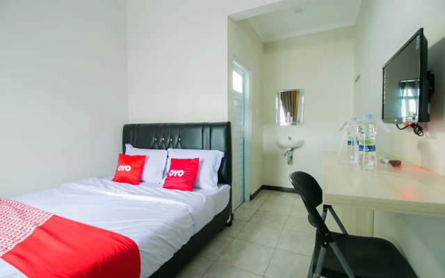 OYO 1078 Fakhira Residence