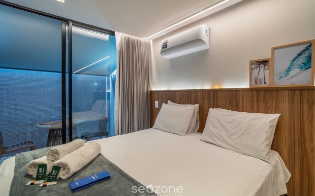 Oceanfront Studio in Building w/ Pool Bre0116