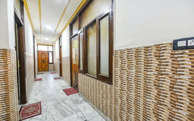 Fabhotel Royal Inn