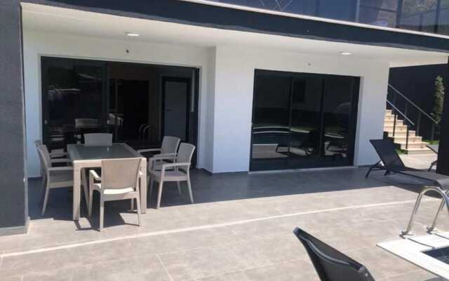 Stunning 4-bed Villa: Private Pool, Sauna & Hammam