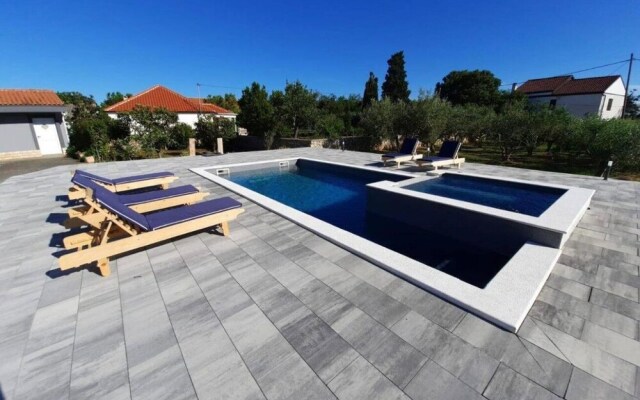 Vojni - With Pool - A2 Jednosobni