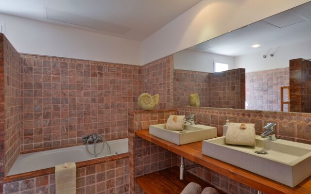 Mallorca Family Sea Front Villa in Betlem