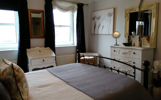 Riverside Court Apartment