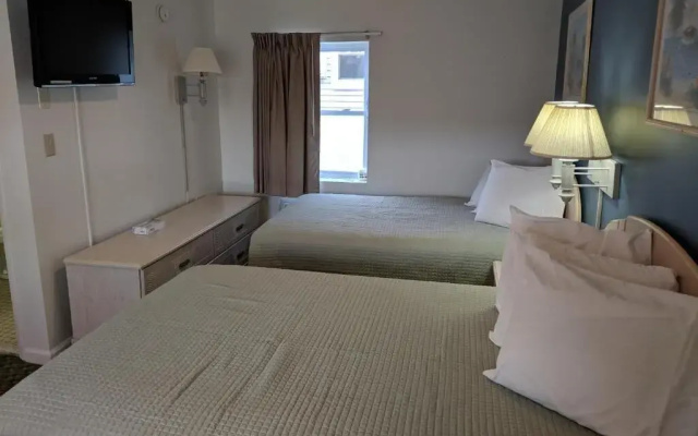 Crystal Sands Motel