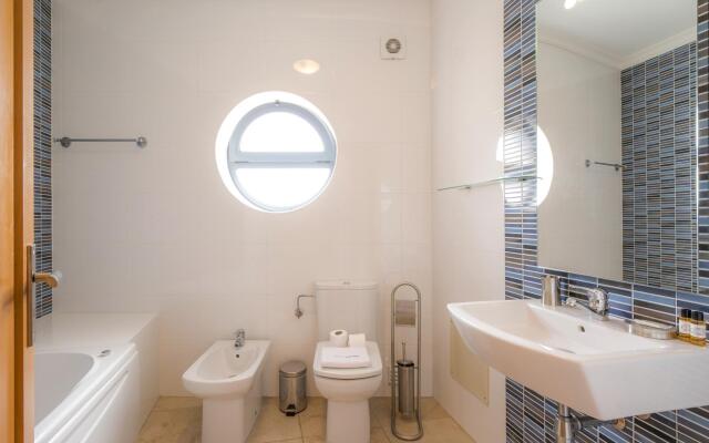 B08 - Central 2 Bed with Spa and Pool