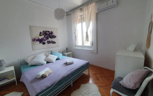 Amphitheater Apartment