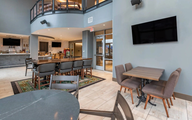 Cambria Hotel Louisville Downtown-Whiskey Row