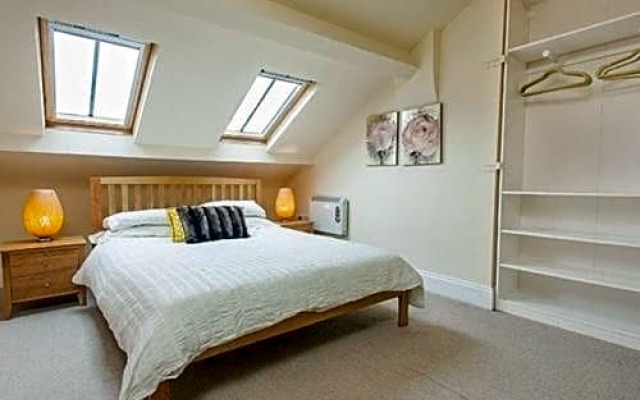 Priory House Apartments (no parties allowed)