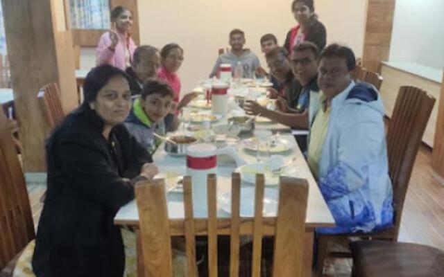 Green Plaza by StayApart