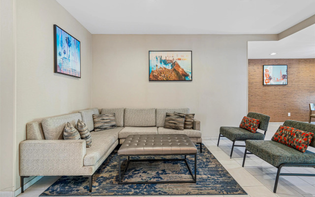 Best Western Valencia/Six Flags Inn & Suites