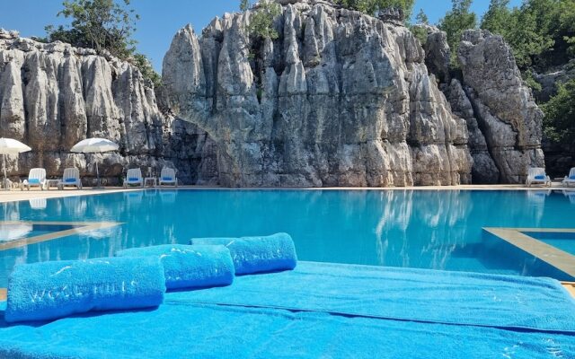 Wood Hills Hotel & Resort