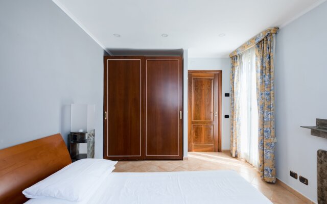 Crosti Apartments