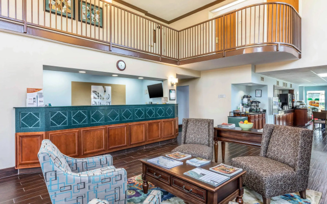Quality Suites Paducah I-24