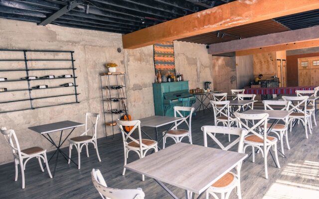 Arevi Hotel