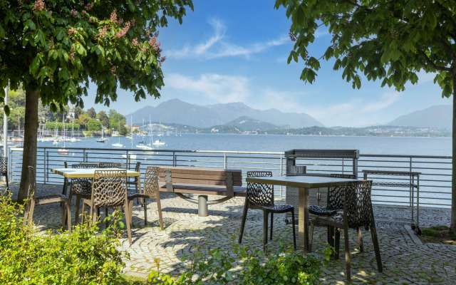Snug apartment in Lesa with balcony