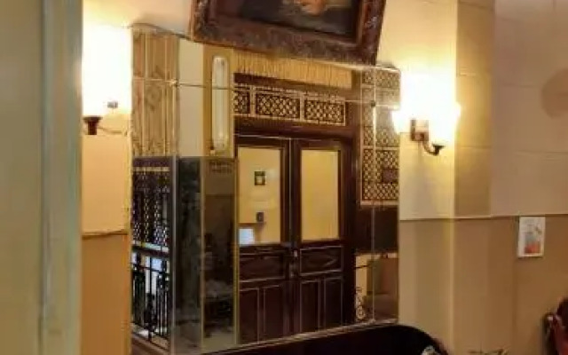 Triomphe Hotel