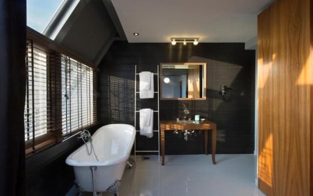 Pi Athens Suites