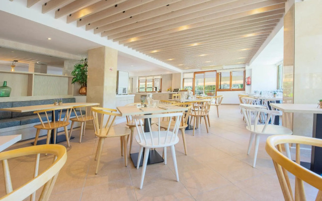 Hotel Playa Mondrago