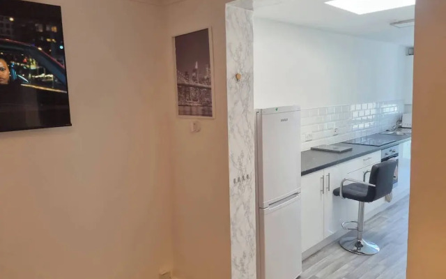 Gillingham 4-bed Stay - Wifi, Parking, Ldn Access