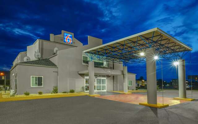 Motel 6 Montgomery, AL - Airport