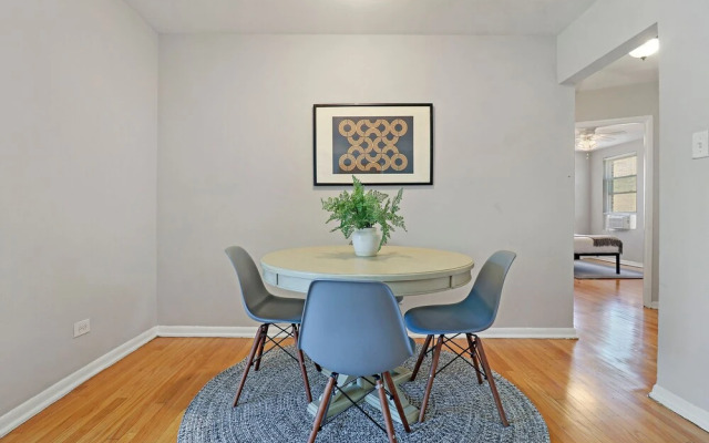 2BR Modern & Comfy Apt in Rogers Park