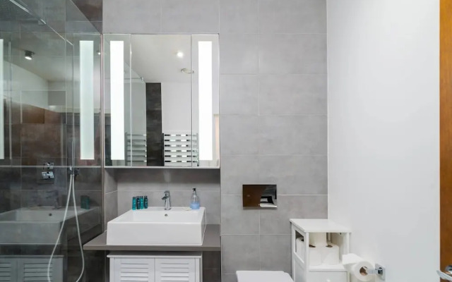 Modern 1 Bedroom Apartment in West Kensington