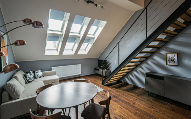 Quite Loft with Balcony and 3 Air Conditioners