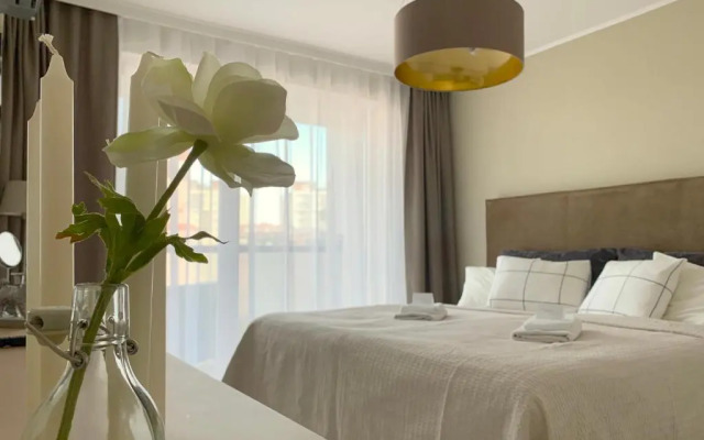 Central Point by Zoom Apartments