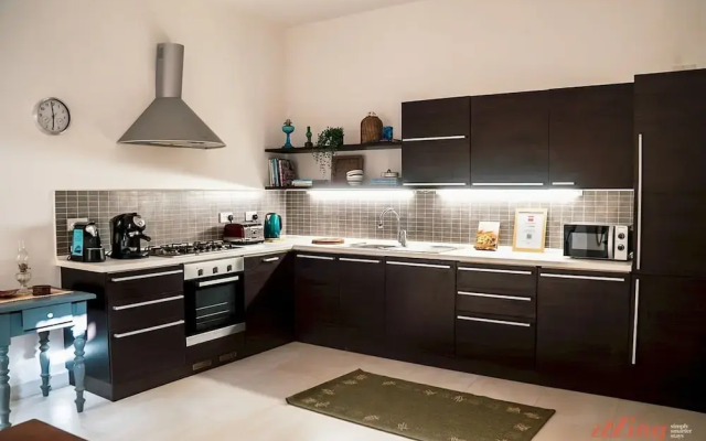 A pet Friendly Farmhouse With a Rooftop Pool