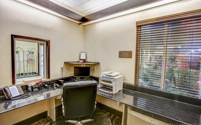 Comfort Suites At Rivergate Mall