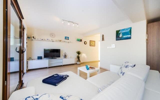 Aquamarine Deluxe Penthouse Apartment