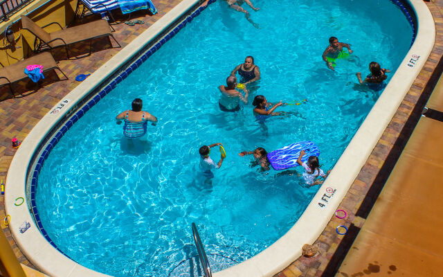 Hollywood Sands Resort