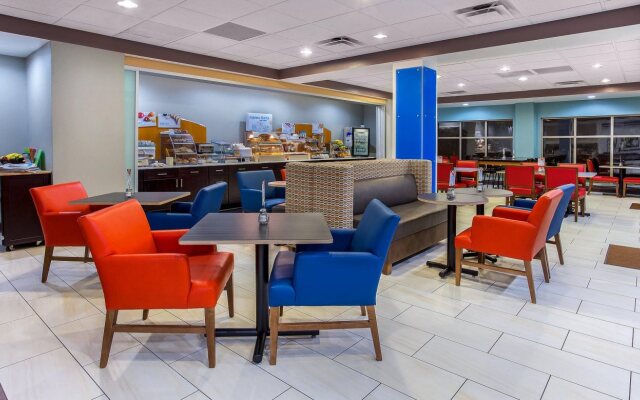 Holiday Inn Express & Suites Morristown by IHG