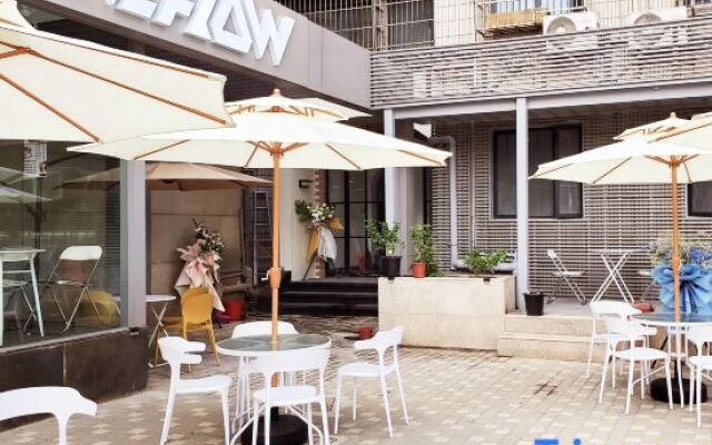 Weiliu Youth Hostel (Shanghai People's Square Jing'an Joy City Branch)