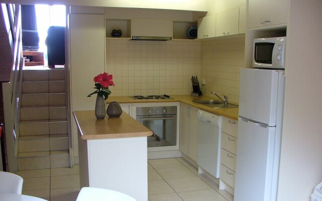 Pacific Heights Holiday Apartments & Munn's Tower House