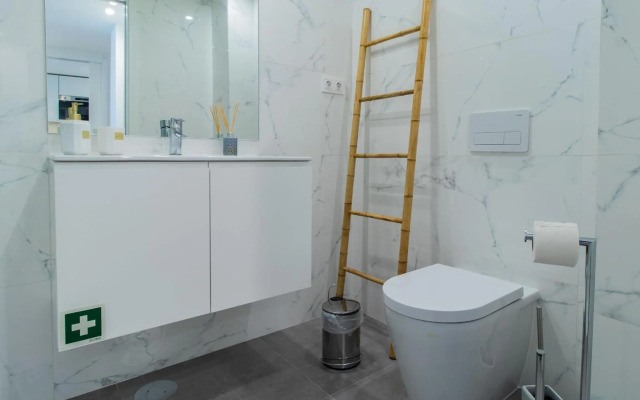 Stunning Apartment w/ Free Parking by LovelyStay