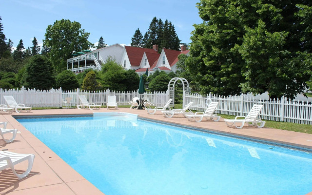Tara Manor Inn