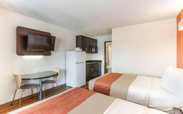 Motel 6 Lethbridge, AB