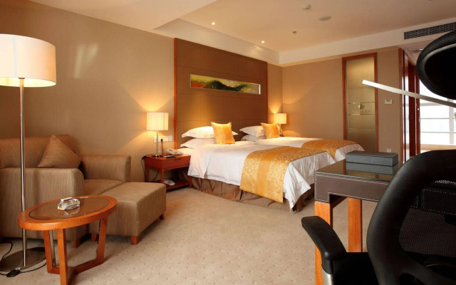 Noble Crown Hotel