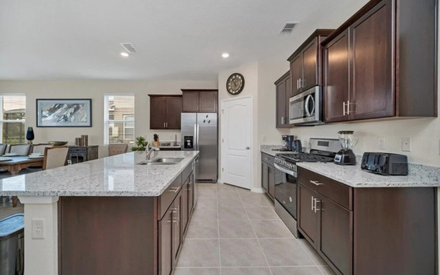 7535oakmoss 7 Bedroom Villa by RedAwning